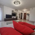 Spacious 2-bedroom Near Pordenone, Quiet Area アパート