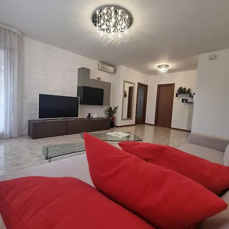 Casa Raut - Spacious 2-bedroom Or 3-bedroom Near Pordenone And Aviano - Quiet Area Apartman