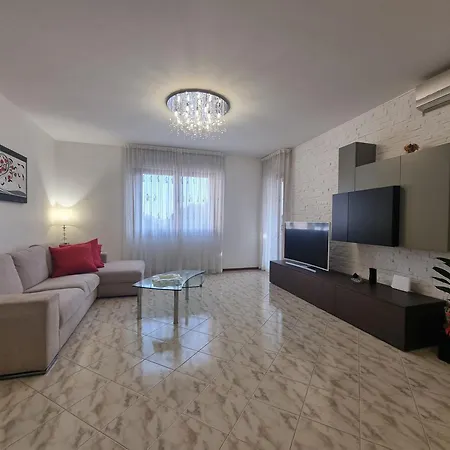 Apartman Casa Raut - Spacious 2-bedroom Or 3-bedroom Near Pordenone And Aviano - Quiet Area *